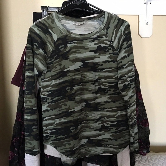 Bobbie Brooks Camo Tee SzM Long Sleeves Knit Round Neck Pre-Owned - Picture 2 of 10